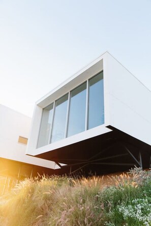 Exterior - A modern light-filled home with views of the woods (Bonita)