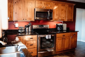 Coffee/tea maker, fridge, microwave, oven