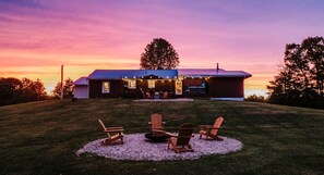 Terrace/patio - Bright + Cozy Cottage | 2 Miles to Old Man's Cave! (South Bloomingville)