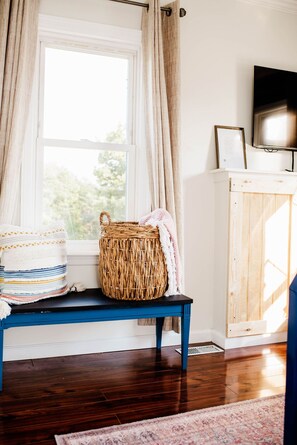 Interior - Bright + Cozy Cottage | 2 Miles to Old Man's Cave! (South Bloomingville)