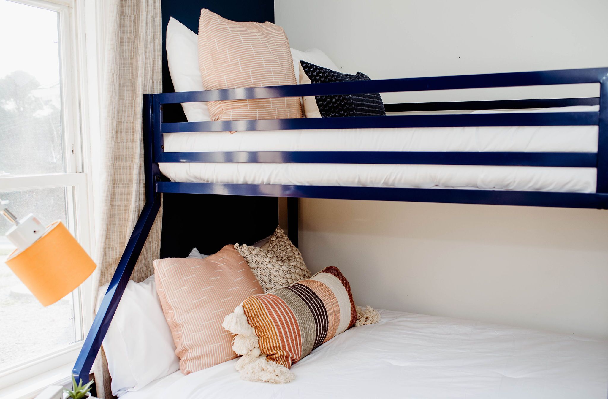 3 bedrooms, iron/ironing board, WiFi (free), bed sheets