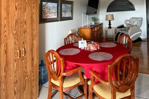 Dining - Quaint Two Bedroom Apartment with Patio (Everglades City)