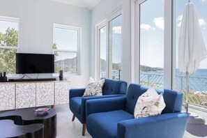 Smart-TV, Bücher, Stereoanlage