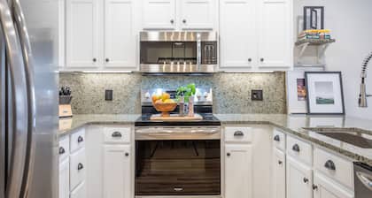 Luxurious Living, Fully Renovated w/ Amenities