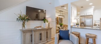 Luxurious Living, Fully Renovated w/ Amenities