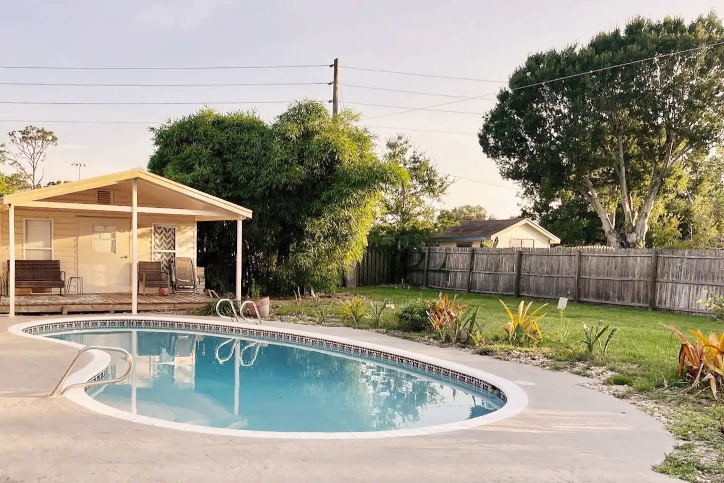 Best Location   -   2 suites   -   Sleeps 14   -   Pool   -  Close to Beaches