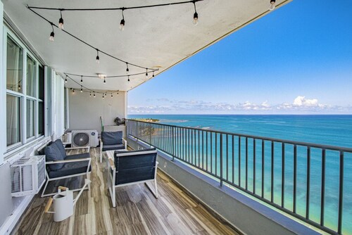 PENTHOUSE with Stunning Ocean Views