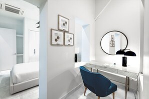 2 chambres, coffres-forts dans les chambres, bureau