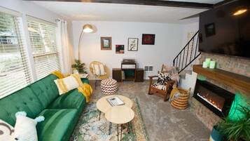 Smart TV, fireplace, music library, stereo
