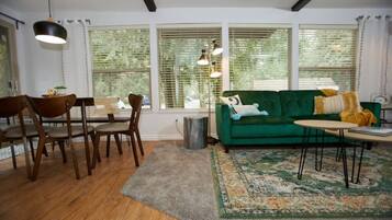 Smart TV, fireplace, music library, stereo