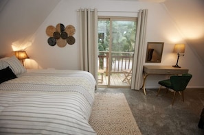 3 bedrooms, desk, iron/ironing board, travel cot
