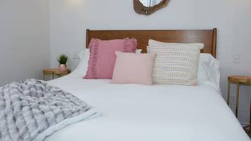 3 bedrooms, desk, iron/ironing board, travel crib