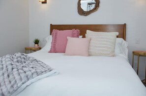 3 camere, una scrivania, ferro/asse da stiro, culla da viaggio