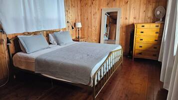 3 slaapkamers, een strijkplank/strijkijzer, reisbedje, gratis wifi