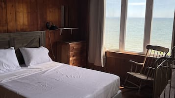 3 bedrooms, iron/ironing board, travel cot, free WiFi