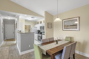 Dining - Spacious Condo minutes from the Beach and Foley Outlets (Foley)