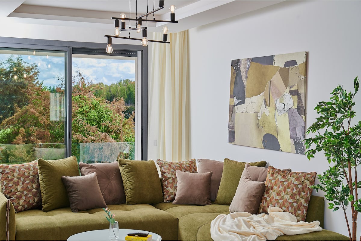 Deluxe Apartment | Living area | 46-inch Smart TV with satellite channels, TV