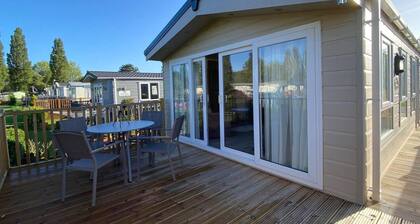 Spacious Stunning Lakeside 3 bed Holiday Home