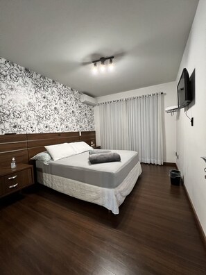 Habitación superior con 1 cama doble o 2 individuales, 2 habitaciones | Ropa de cama de alta calidad, cortinas opacas, sistema de insonorización