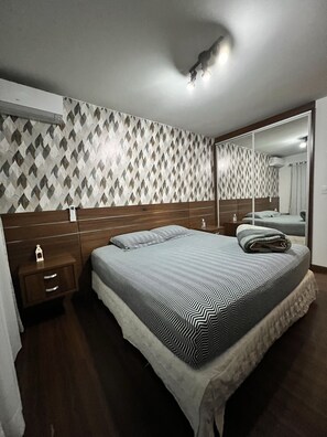 Habitación superior con 1 cama doble o 2 individuales, 2 habitaciones | Ropa de cama de alta calidad, cortinas opacas, sistema de insonorización