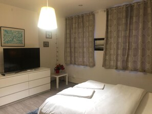 Basic Apartment, 1 Double Bed | Desk, iron/ironing board, bed sheets - OYO 94 Bricklane Studio Flats (London)