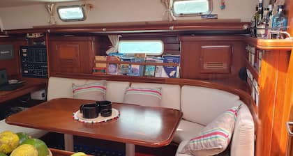 Come live the immersive experience of nomadic life on a sailboat