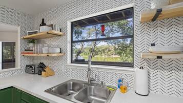 Frigorífic, microones, forn i placa de cuina