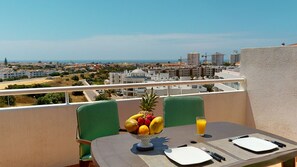 Outdoor dining - Apartment w / pool - Albufeira (Albufeira)