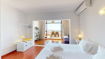 1 habitación, tabla de planchar con plancha, wifi gratis y ropa de cama