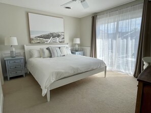 2 bedrooms, desk, iron/ironing board, free WiFi - POOL, 2 BD/2.5 BA, 4 blocks to the beach or town, sleeps 6 (Rehoboth Beach)