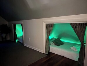 5 soverom, strykejern/-brett, wi-fi og sengetøy