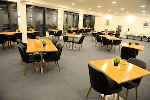 Päivittäinen buffetaamiainen maksusta