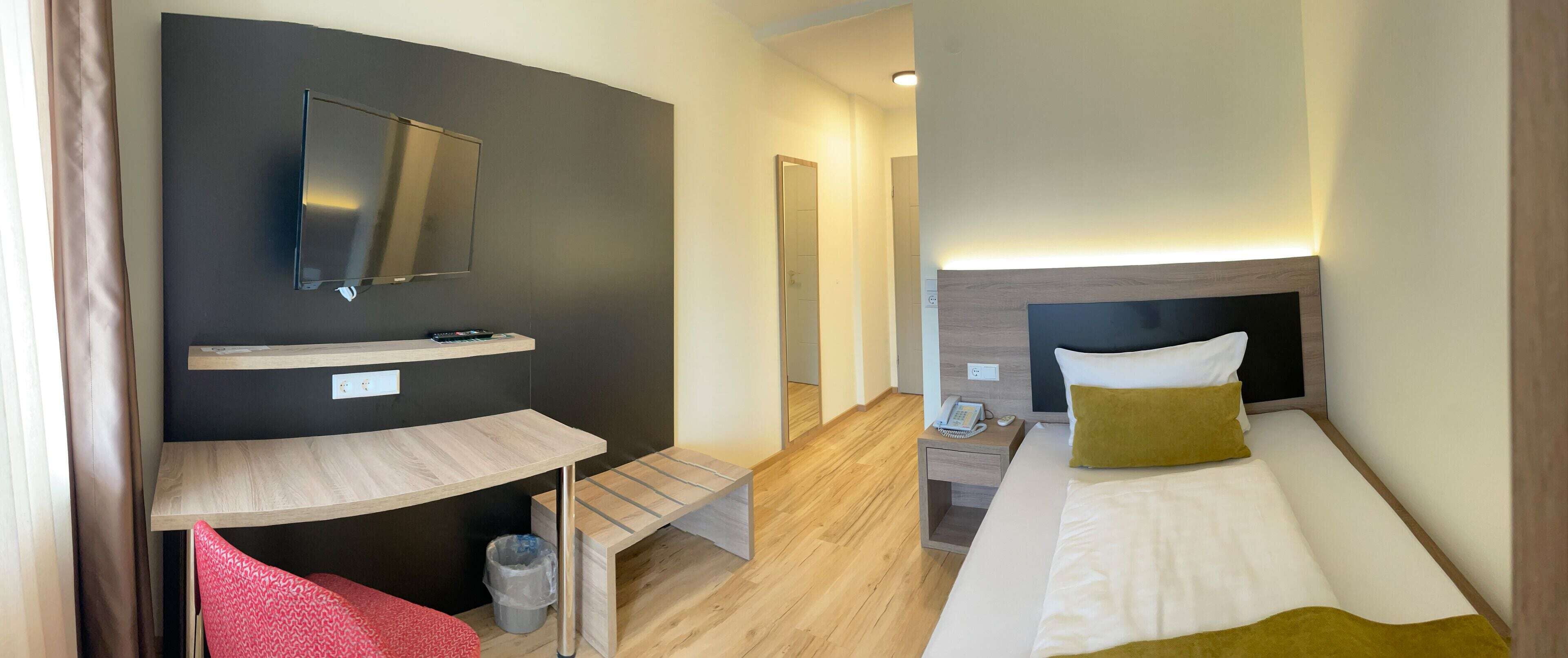Escritorio, insonorización, wifi gratis y ropa de cama 