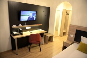 Classic Single Room, Non Smoking | Desk, soundproofing, free WiFi, bed sheets - Hotel zur Flüh, Self Check-in (Bad Saeckingen)