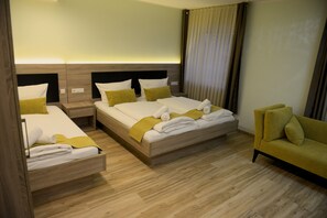 Classic Triple Room, 1 Bedroom, Non Smoking | Desk, soundproofing, free WiFi, bed sheets - Hotel zur Flüh, Self Check-in (Bad Saeckingen)