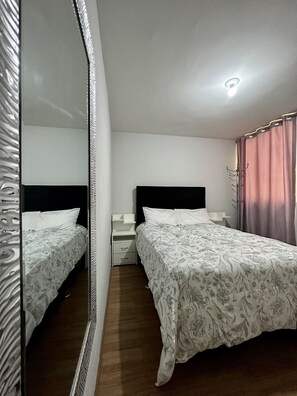 2 camere, una scrivania, Wi-Fi gratuito, lenzuola