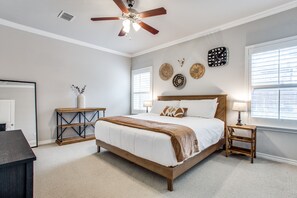 5 bedrooms, desk, iron/ironing board, travel crib