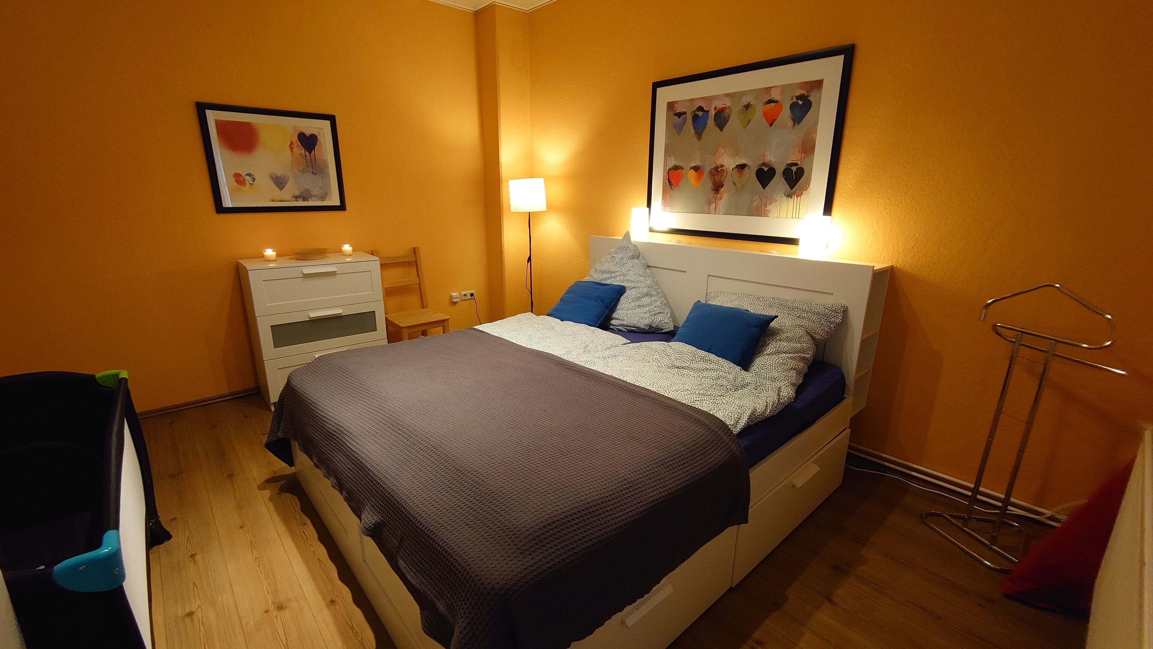 Senior-Apartment | Individuell dekoriert, individuell eingerichtet, Verdunkelungsvorhänge