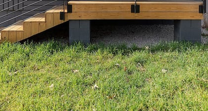 Bright Modernist City-Escape