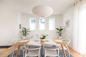 Dining - Bright Modernist City-Escape (Durham)