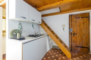 Fridge, microwave, oven, coffee/tea maker