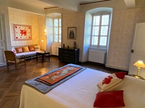 9 Schlafzimmer, Bügeleisen/Bügelbrett, Reisekinderbett, kostenloses WLAN