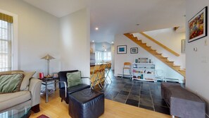 Smart TV, fireplace, DVD player, stereo