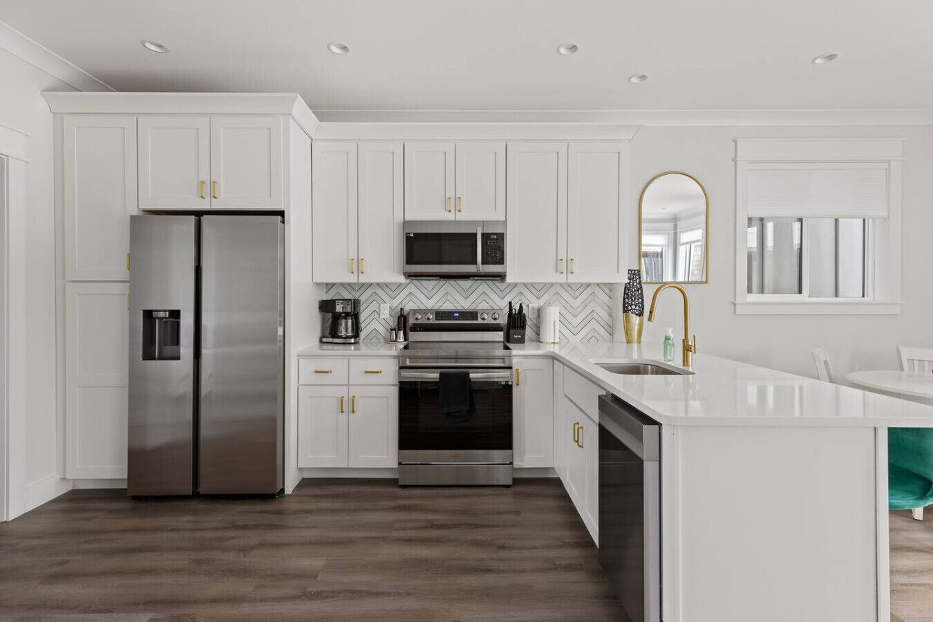 雪櫃、微波爐、焗爐、爐具