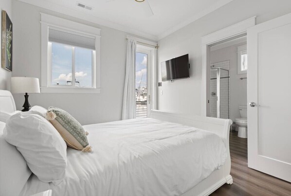 2 bedrooms, desk, iron/ironing board, WiFi