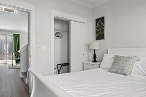 2 bedrooms, desk, iron/ironing board, WiFi