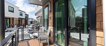 The Cove - Houseboat Serenity