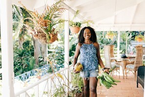 Outdoor dining - A Private Cottage with a Lovely Pool, Lush Gardens & Breathtaking Views (Port Antonio)