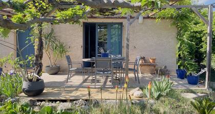 villa avec piscine , bien situé entre Arles Nimes et Avignion