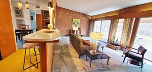 Interior - Step back in time! Grandma's MCM House is Super Cool! (San Antonio)